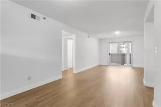 Photo #3: 2505031 Listing