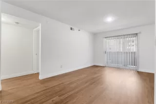 Photo #4: 2505031 Listing