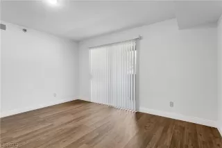 Photo #5: 2505031 Listing