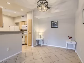 Photo #2: 2505128 Listing