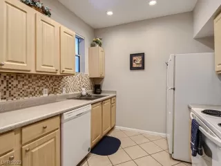 Photo #3: 2505128 Listing