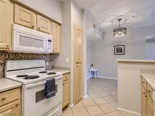 Photo #4: 2505128 Listing