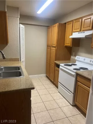 Photo #3: 2505169 Listing