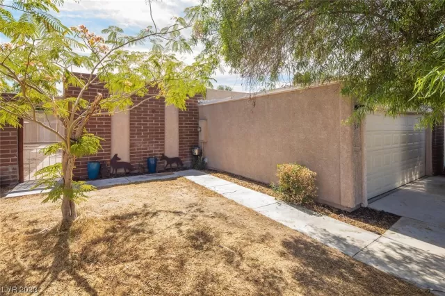 MLS: 2505178 Condo For Sale