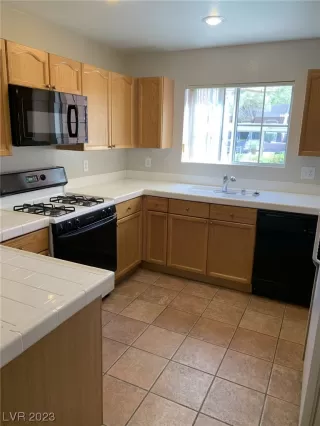 Photo #3: 2505203 Listing 