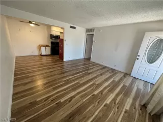 Photo #4: 2505216 Listing 