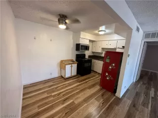 Photo #5: 2505216 Listing 