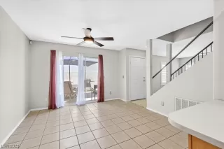 Photo #5: 2505231 Listing