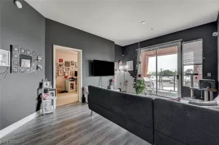 Photo #2: 2505269 Listing 