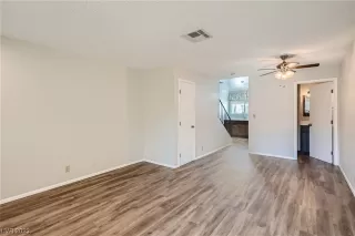 Photo #4: 2505278 Listing