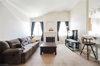 Photo #5: 2505294 Listing