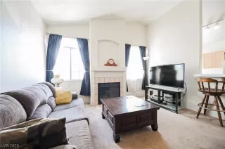 Photo #6: 2505294 Listing