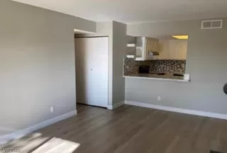 Photo #4: 2505297 Listing