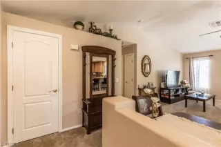 Photo #5: 2505438 Listing 