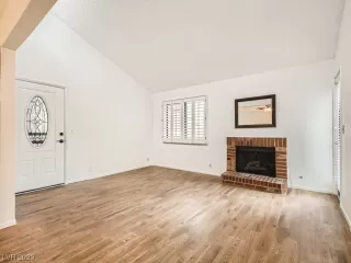 Photo #2: 2505475 Listing