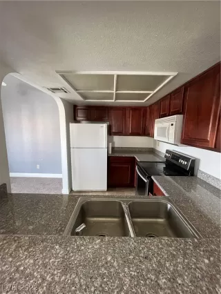 Photo #3: 2505488 Listing 