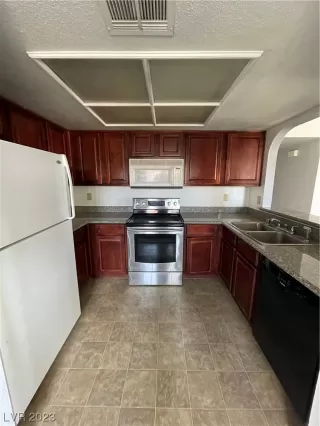 Photo #4: 2505488 Listing 