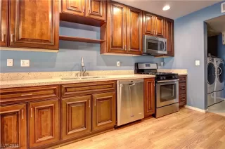 Photo #3: 2505500 Listing