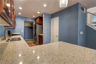 Photo #6: 2505500 Listing