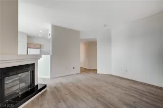 Photo #5: 2505546 Listing