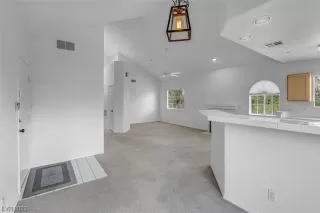 Photo #5: 2505552 Listing