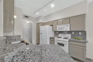 Photo #2: 2505631 Listing 