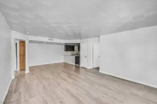 Photo #5: 2505668 Listing 