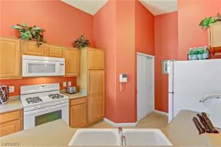 Photo #5: 2505685 Listing