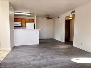 Photo #2: 2505694 Listing 