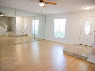 Photo #2: 2505837 Listing