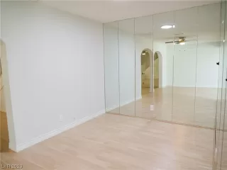 Photo #3: 2505837 Listing