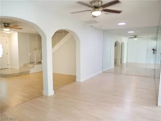 Photo #4: 2505837 Listing