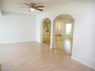 Photo #5: 2505837 Listing