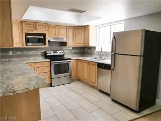 Photo #6: 2505837 Listing