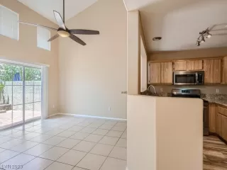 Photo #6: 2505839 Listing 