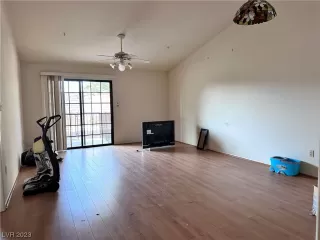 Photo #2: 2505882 Listing