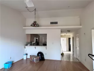 Photo #3: 2505882 Listing