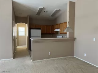 Photo #4: 2505923 Listing