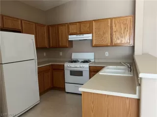 Photo #5: 2505923 Listing