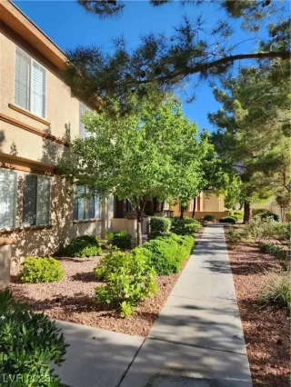 Photo #2: 2505946 Listing