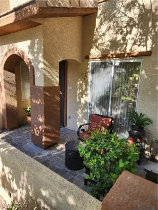 Photo #5: 2505946 Listing