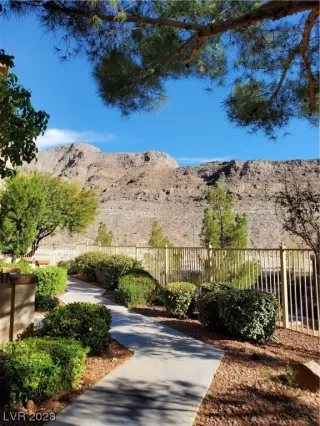 Photo #6: 2505946 Listing