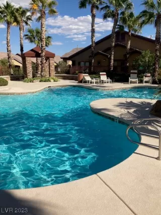 Photo #4: 2506002 Listing