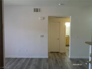 Photo #6: 2506002 Listing