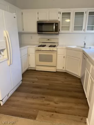 Photo #5: 2506026 Listing