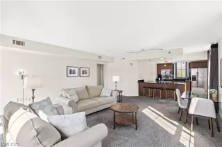 Photo #4: 2506078 Listing 