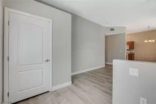 Photo #2: 2506087 Listing 