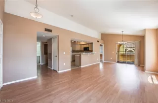 Photo #2: 2506132 Listing