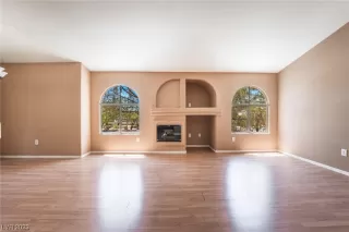 Photo #3: 2506132 Listing