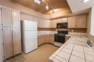 Photo #5: 2506132 Listing